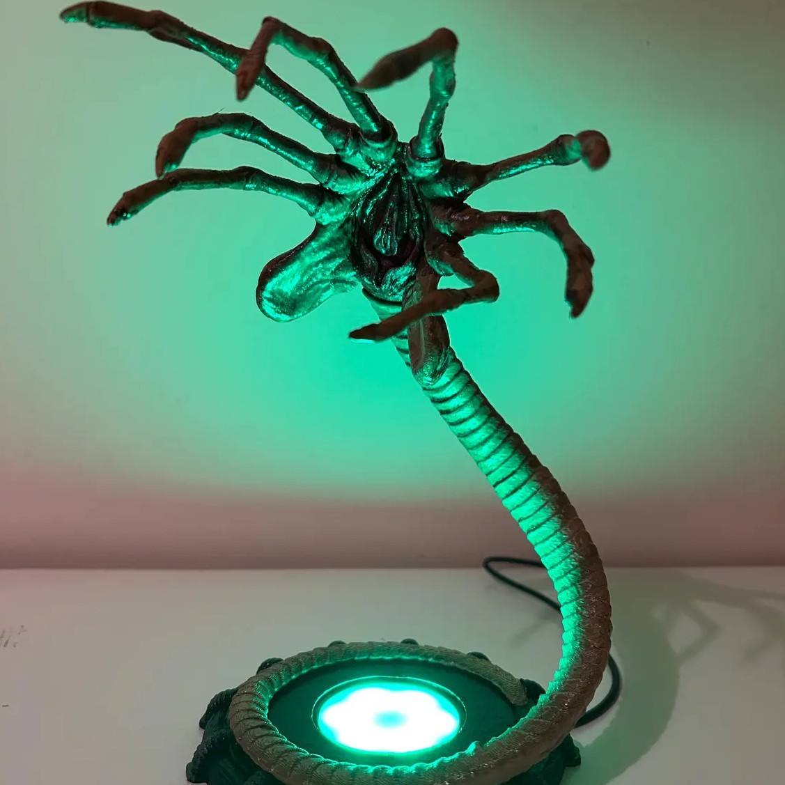 Lampada Notturna Alien Facehug - Neon Sign Party recensione e prezzo